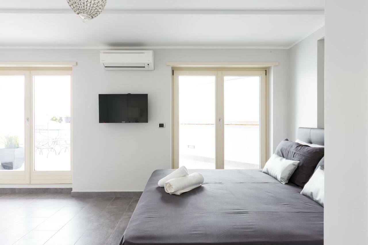 Penthouse 40 In Trastevere With Seasonally Jacuzzi ローマ エクステリア 写真