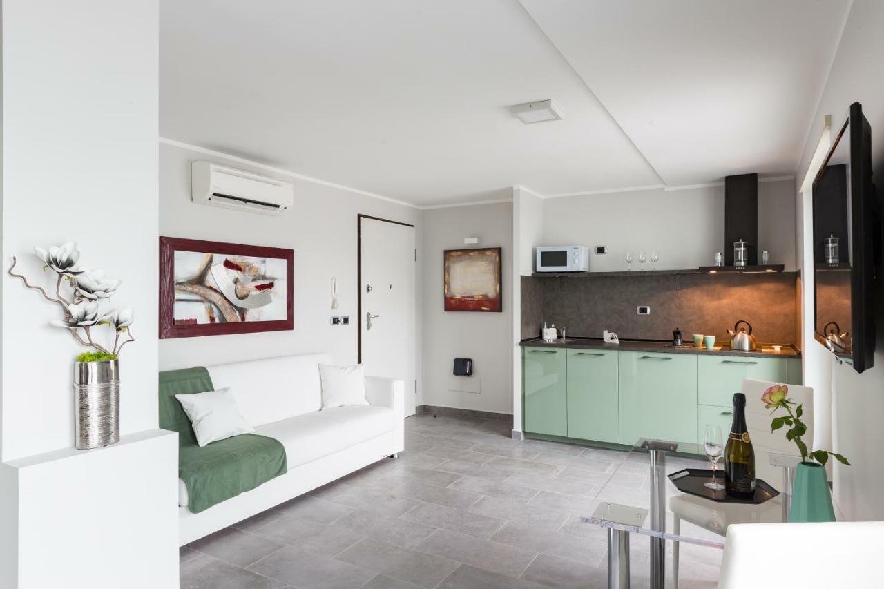 Penthouse 40 In Trastevere With Seasonally Jacuzzi ローマ エクステリア 写真